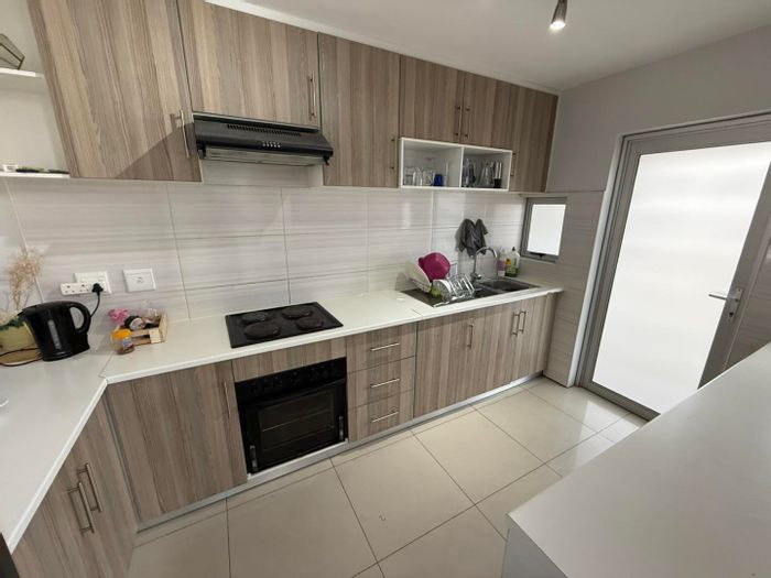 Kleine Kuppe Townhouse For Sale: 3 bedrooms, private backyard, access-controlled security.