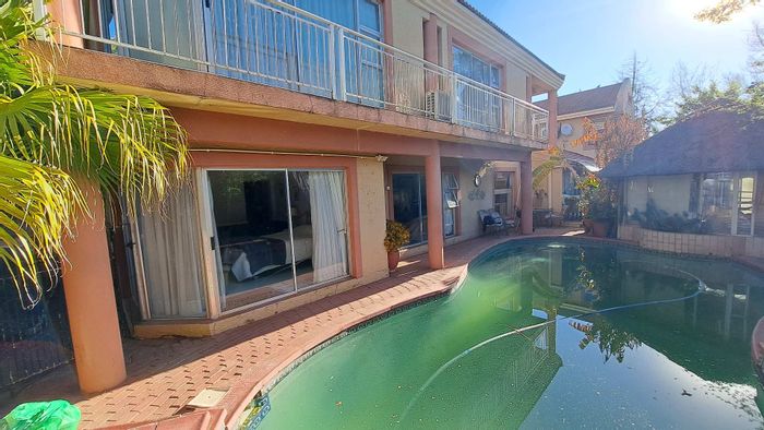 Spacious 5-Bedroom House in Fichardt Park with Pool, Scullery, and Loft Area For Sale!