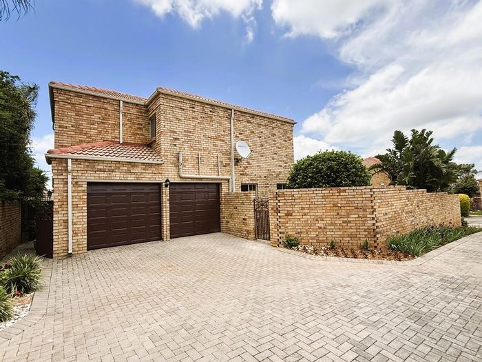 Property #2447788, Townhouse Rental Monthly in Honeydew Ridge