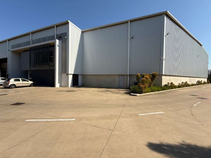 845m² Industrial Warehouse To Rent in Mount Edgecombe Central with 24-hour security.