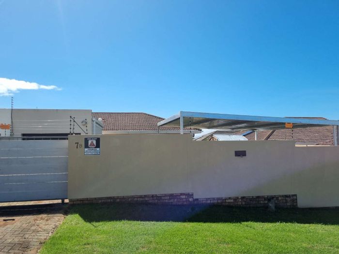 Gonubie Townhouse For Sale: 2 beds, garage, carport, pet-friendly, entertainment area.