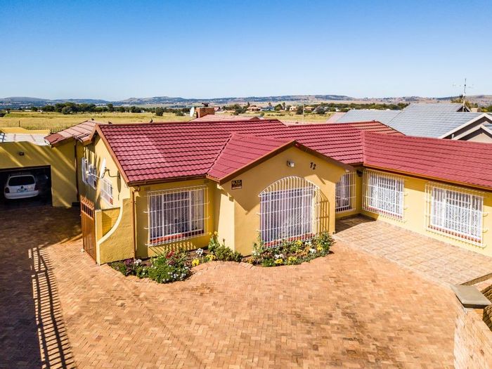 Eldorado Park Ext 2 House For Sale: 3 beds, office, large courtyard, security features.