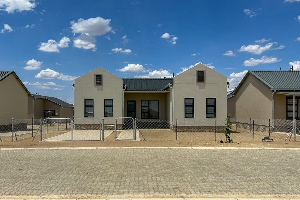 Beautiful U-shaped home perfect for you.