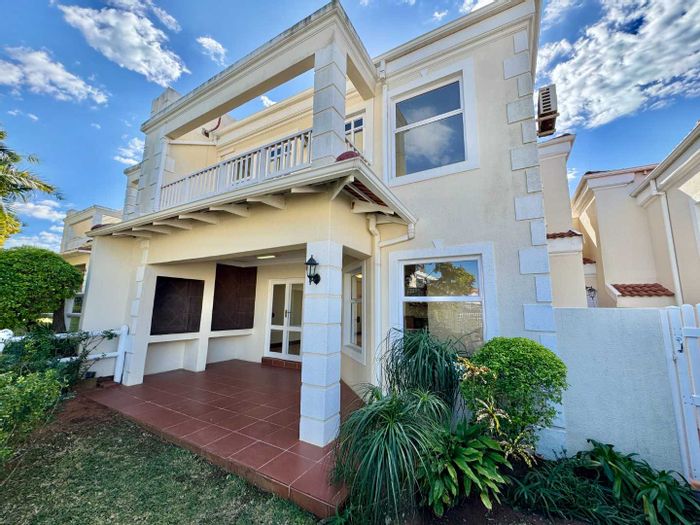La Lucia Townhouse To Rent: 3 beds, pool access, pet-friendly, garage included.
