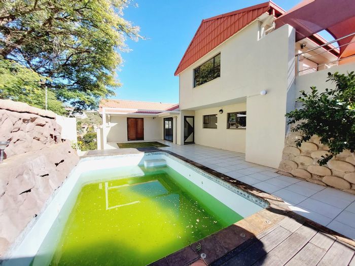 For Sale: House in Ludwigsdorf with 4 bedrooms, cinema room, pool, and double garage.
