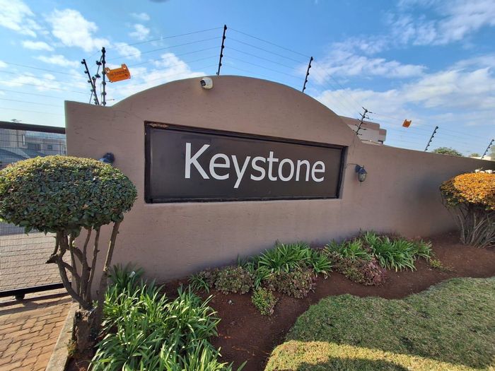 For Sale: Glenvista Townhouse with private garden, pet-friendly, and carport.