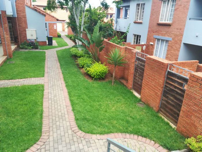 Secure Die Hoewes Apartment For Sale: Balcony, Garage, Kids Play Area, No Load Shedding