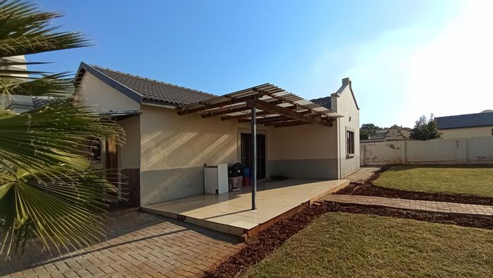For Sale: 4-Bedroom House in Theresapark Golf Estate with 24-hour security.