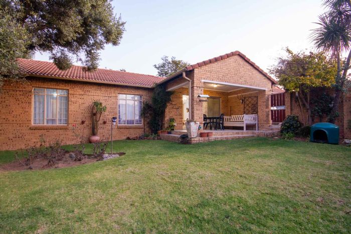 Property #2169051, Townhouse rental monthly in Moreleta Park Ext 1