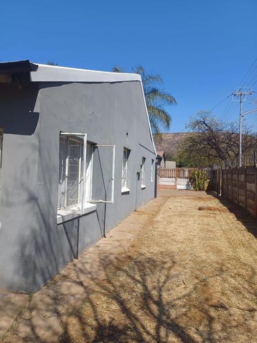 For Sale: Apartment in Pretoria North with 3 bedrooms, 2 bathrooms, and development potential.