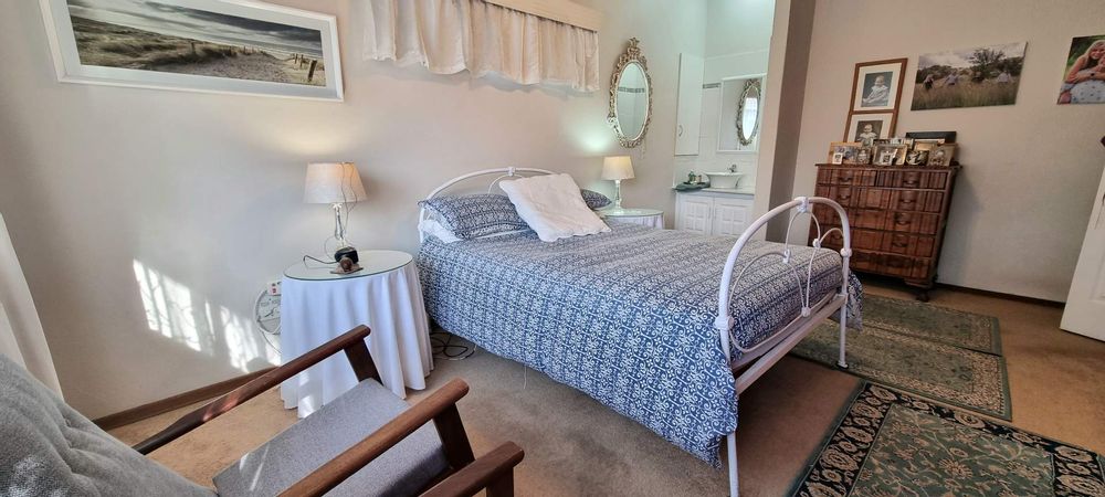 Bedroom with own basin