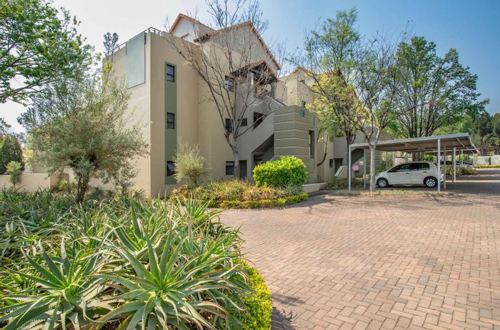 For Sale: Fourways Apartment with balcony, loft, clubhouse, pool, and 24-hour security.