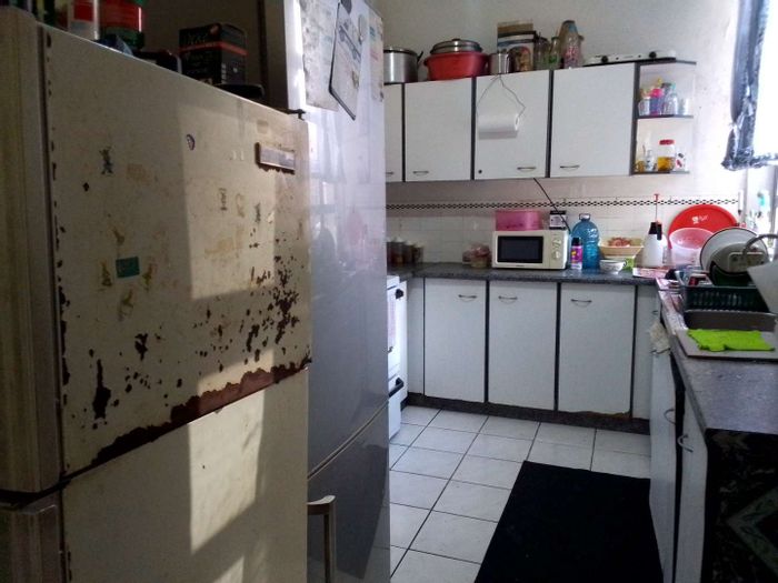 1.5-Bedroom Apartment in Durban Central For Sale, Ideal for Rental Income Opportunity.
