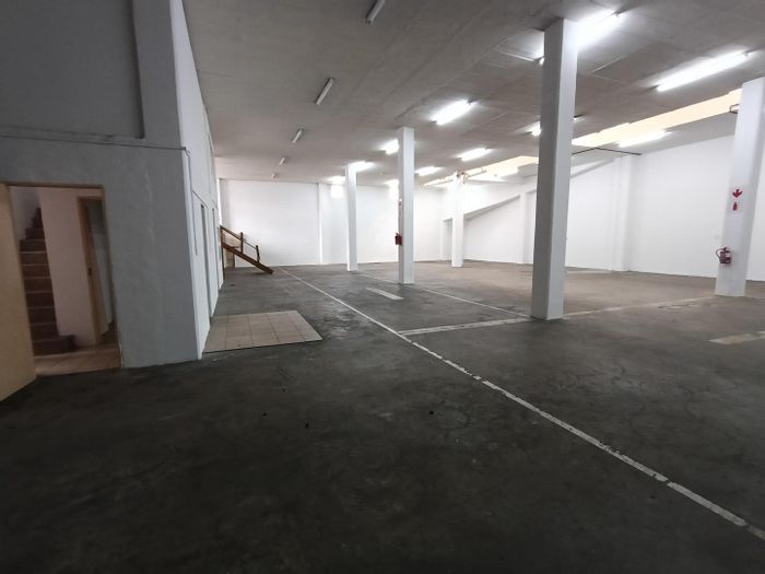 Industrial unit in New Germany to rent: 24-hour security, 3-phase power, mezzanine.