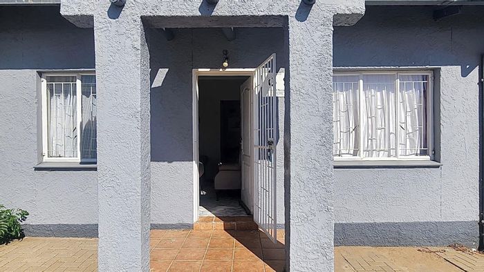 Property #2418791, Townhouse For Sale in Khomasdal