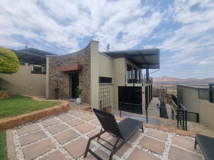 Kleine Kuppe Townhouse For Sale: 3 Bedrooms, 2 Bathrooms, Upgraded, 2 Garages.