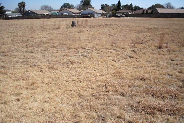 Prime Vacant Land for Sale in Riversdale - 7 Walled Full Title Stands!