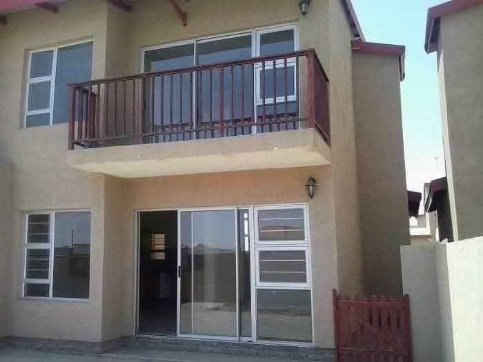 Ocean View Townhouse For Sale: 2 Beds, Indoor Braai, Secure Complex.