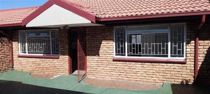 Property #2159038, Townhouse for sale in Kempton Park Ext 5