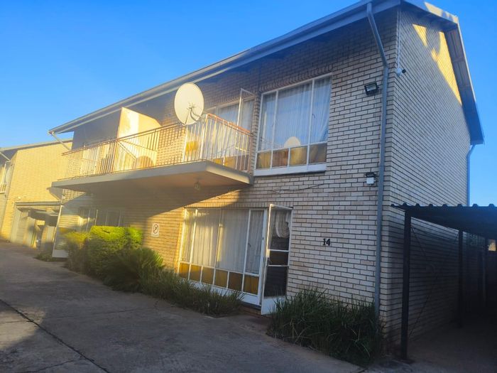 Property #2426521, Townhouse For Sale in Queenswood