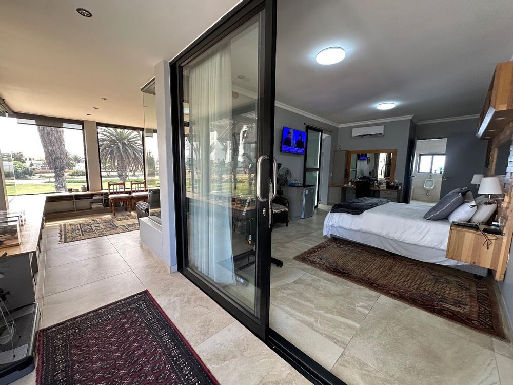 Main bedroom and office on the first floor