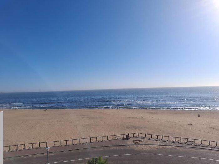 Property #2393005, Penthouse For Sale in Long Beach