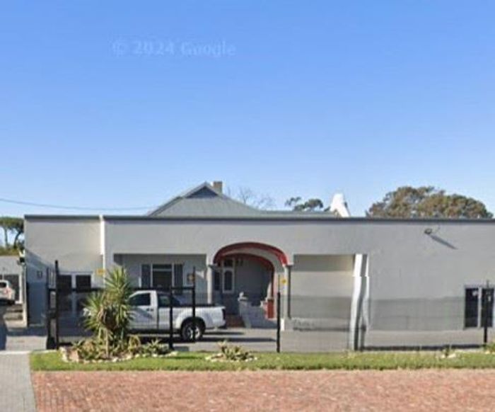 Open-Plan Offices To Rent in Walmer with Secure Parking and Communal Amenities.