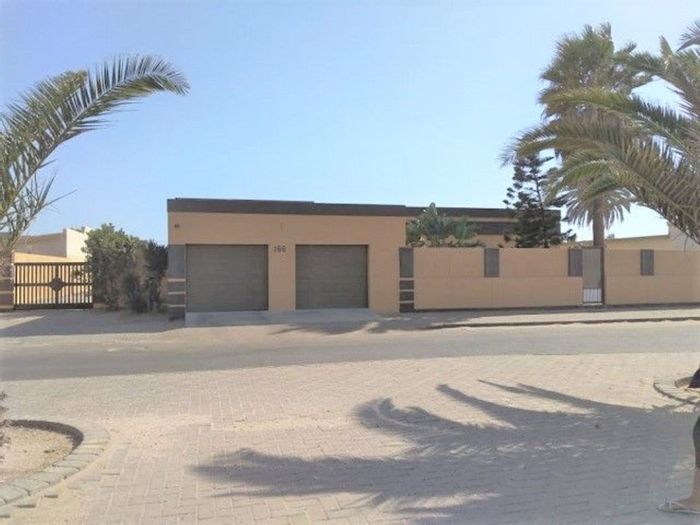 Property #1383802, House for sale in Walvis Bay Central