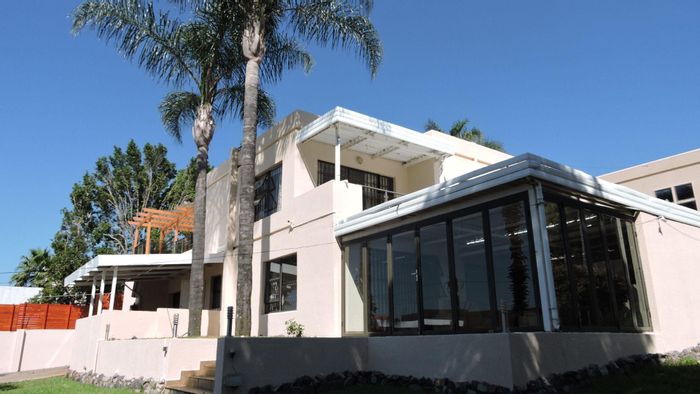 Erasmuskloof House To Rent: Secure estate, pool, spacious living areas, air conditioning.