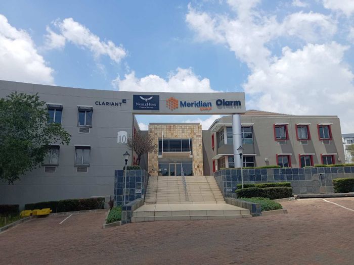 152m2 Office To Rent in Greenstone Hill Central, fully furnished with amenities.