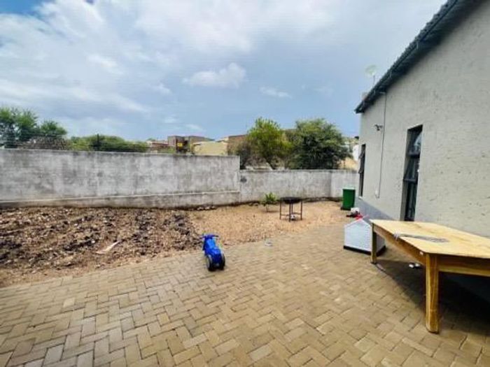 House for Sale in Rocky Crest: 3 Bedrooms, approved backyard flat, double garage.