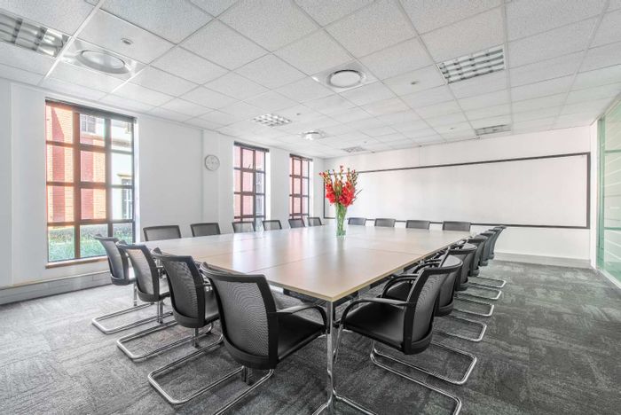 Bryanston Office To Rent: Flexible space for 10, shared amenities, networking opportunities.