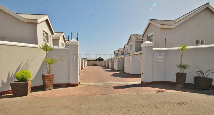 Property #2103885, Townhouse for sale in Walvis Bay Central
