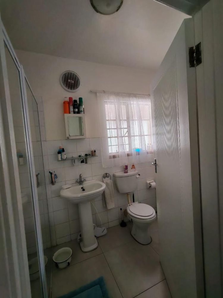 ensuite bathroom to the main ground floor bedroom