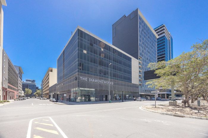 Prime Foreshore Retail Space to Rent: 4,927m2 with Customizable Layout and Views!