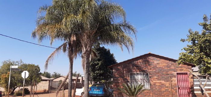 House for Sale in Soshanguve South: Near Schools, M17, Expansion Potential