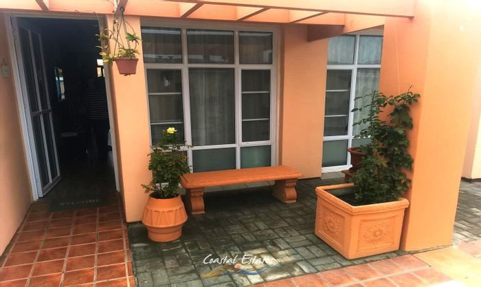 For Sale: Retirement Village in Vineta with gardens, 2 beds, en-suites, garages.