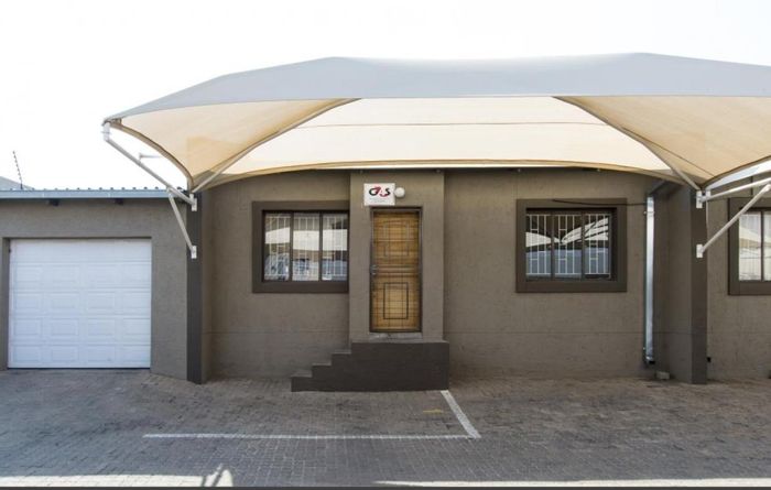 For Sale: Apartment in Pioniers Park Ext 1 with secure access and private courtyard.