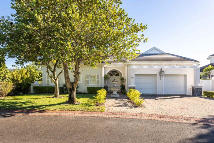 House in Val De Vie Estate To Rent: 3 beds, pool, patio, inverter.