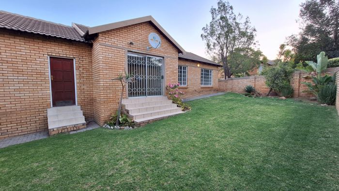 Property #2248400, Townhouse rental monthly in Olivedale