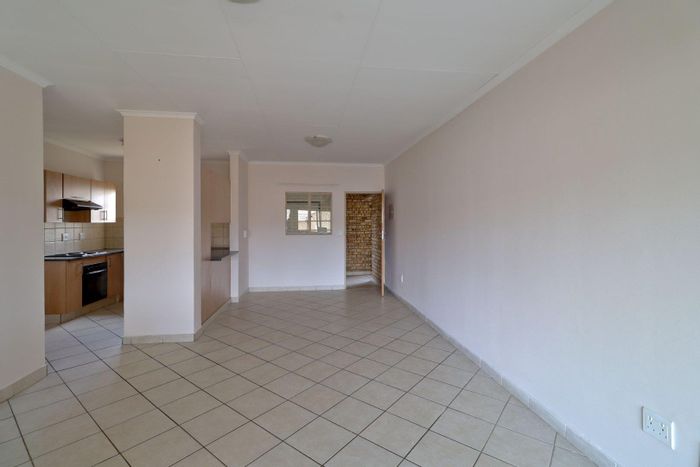 Celtisdal Apartment To Rent: 3 beds, 2 baths, garage, pool, security amenities.