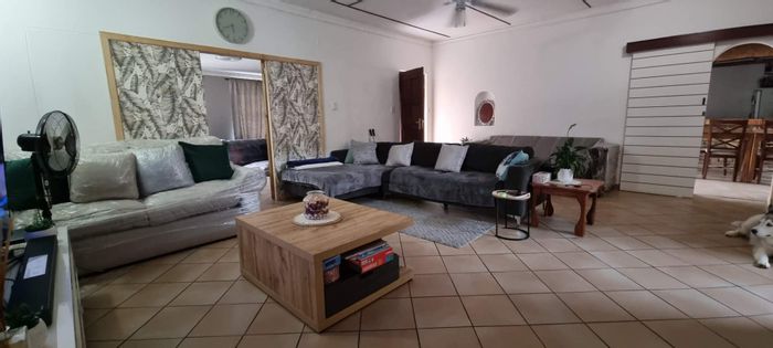 Eros Park House For Sale: 3 Bedrooms, Double Garage, Lapa, Needs TLC.