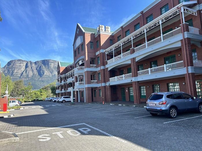 Office To Rent in Claremont: 165 m2, meeting rooms, 24/7 security, parking.