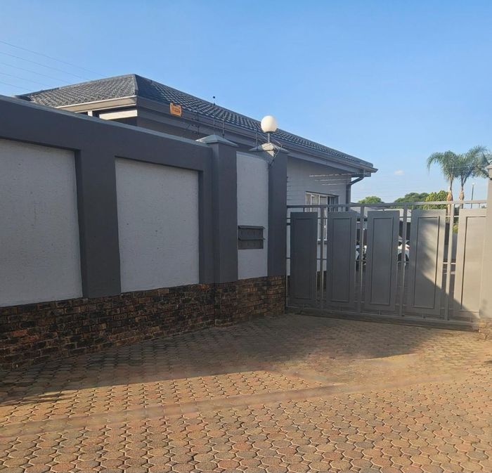 New Redruth Townhouse For Sale: 2 beds, solar power, close to amenities.
