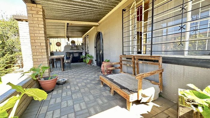 4 Bedroom House For Sale in Rosettenville with rental potential and entertainment areas.