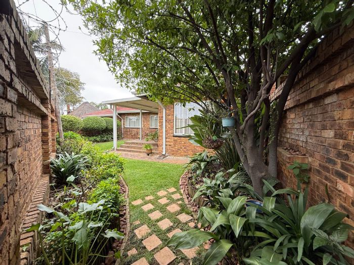 For Sale: 3-Bedroom Townhouse in Constantia Park with garage, carport, and garden.