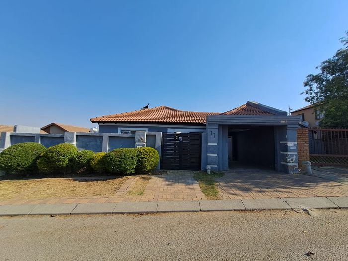 Property #2190626, House rental monthly in Olievenhoutbosch A H