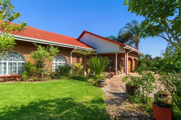 For Sale: House in Parkrand with pool, 4 bedrooms, study, and double garages.