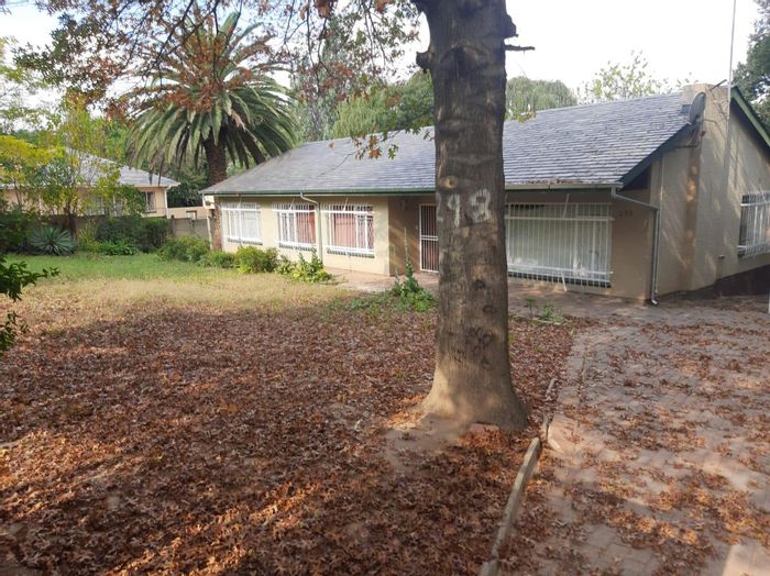 4-Bedroom House in Rembrandt Park To Rent with ample parking and en-suite bathroom.