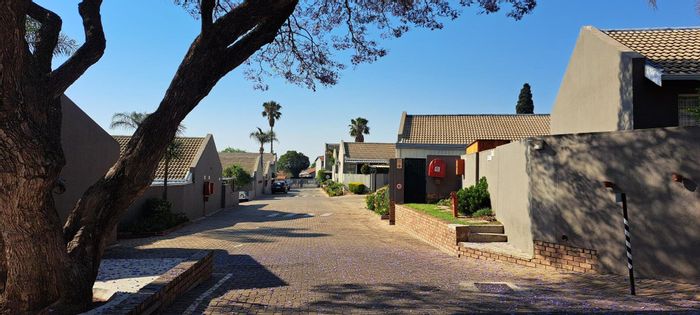 Property #2194087, Townhouse for sale in Sundowner